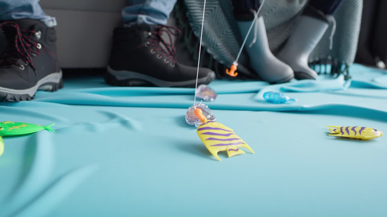 아버지 와 함께 집 에서  ⁇ 시 를 하는 아들 의 동영상