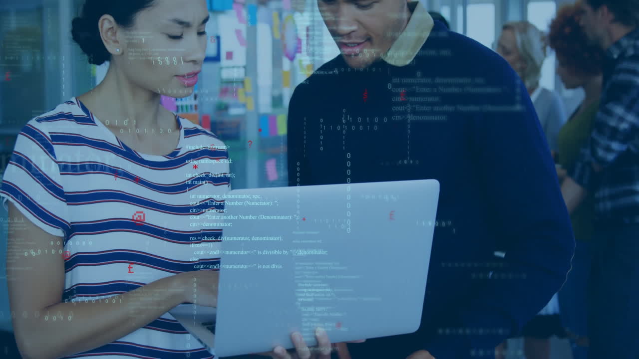 animación del procesamiento de datos sobre diversos colegas que discuten el trabajo en la oficina