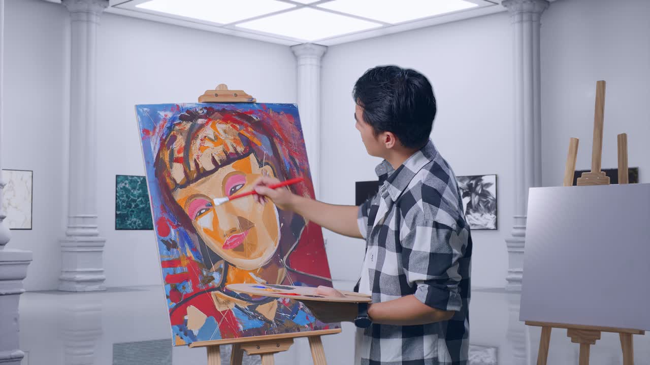 예술가 한 명 이 미술관 에서 초상화 를 그리고 있다