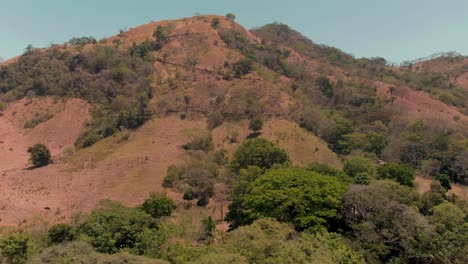 Luftkranaufnahme-Des-Costa-ricanischen-Bergwanderwegs-In-Ländlicher-Wildnis