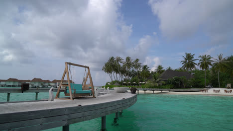 playa tropical y mar en maldivas