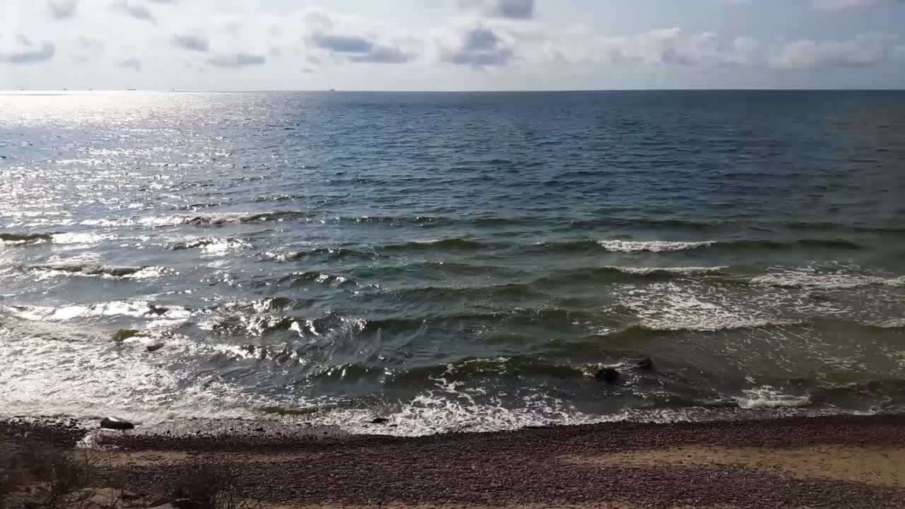 La bellezza delle coste del Mar Baltico e della terraferma in Lituania, vicino alla città di Klaipeda nel villaggio di Karkle