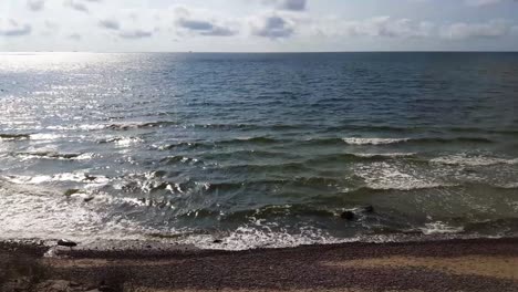 la belleza del mar báltico y las costas terrestres en lituania, cerca de la ciudad de klaipeda en el pueblo de karkle