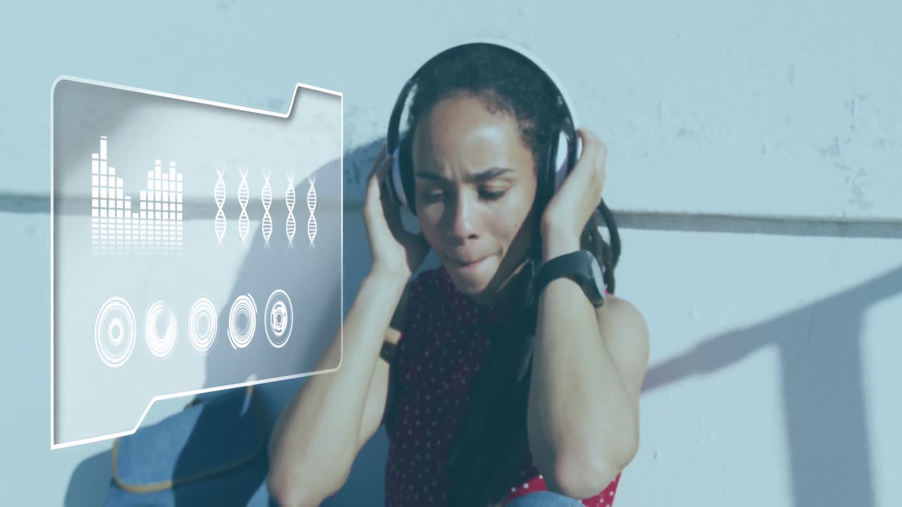 animación del procesamiento de datos sobre una mujer haciendo ejercicio con auriculares