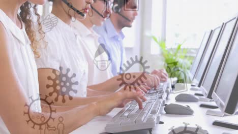 iconos del concepto de coronavirus contra los ejecutivos de atención al cliente que trabajan en la oficina
