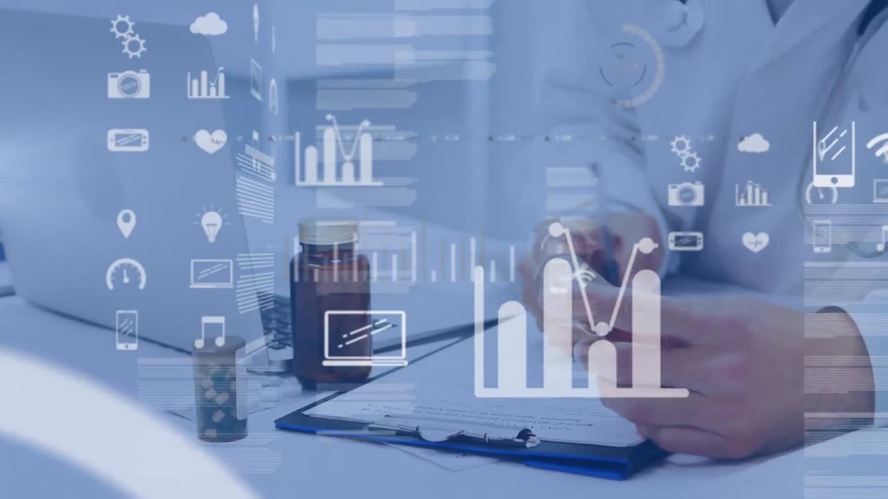 animación de procesamiento de datos e íconos sobre médico caucásico masculino