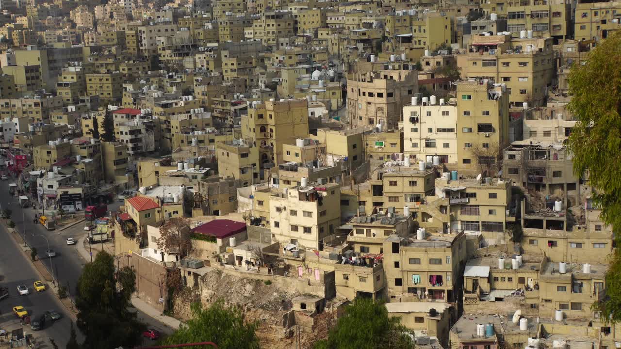 Case di Amman addossate sulla collina
