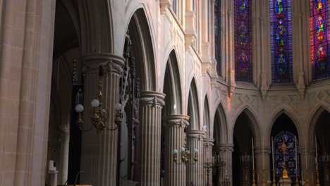 Pan-shot-of-nave-of-roman-catholic-church-of-Saint-Germain-l'Auxerrois-in-Paris,-France