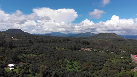 Toma-De-Drone:-Campos-De-Aguacate-Al-Mediodía-En-Michoacán