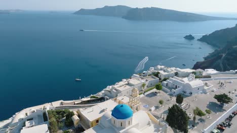 Genießen-Sie-Die-Düfte-Der-Traditionellen-Griechischen-Küche,-Die-über-Einen-Lebhaften-Straßenmarkt-In-Santorin-Wehen