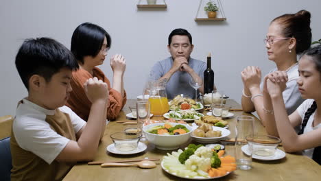 asian family praying.