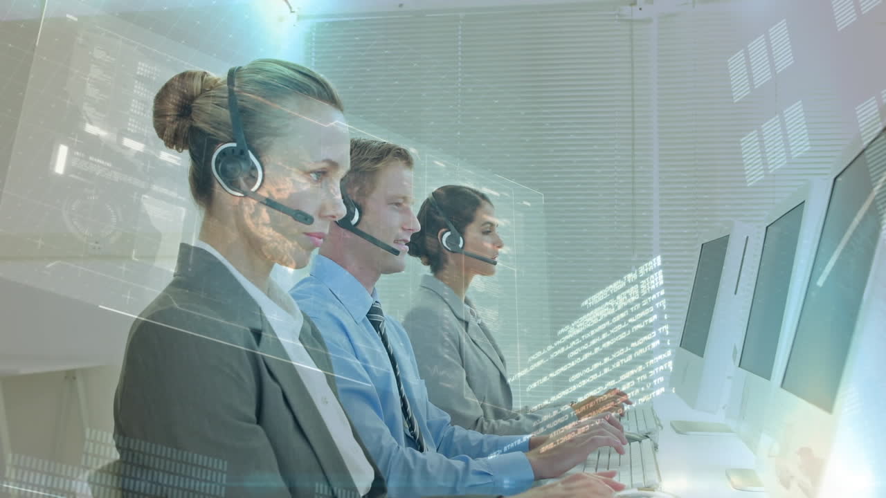 animación del procesamiento de datos sobre personas de negocios que usan auriculares