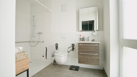 bagno moderno accessibile
