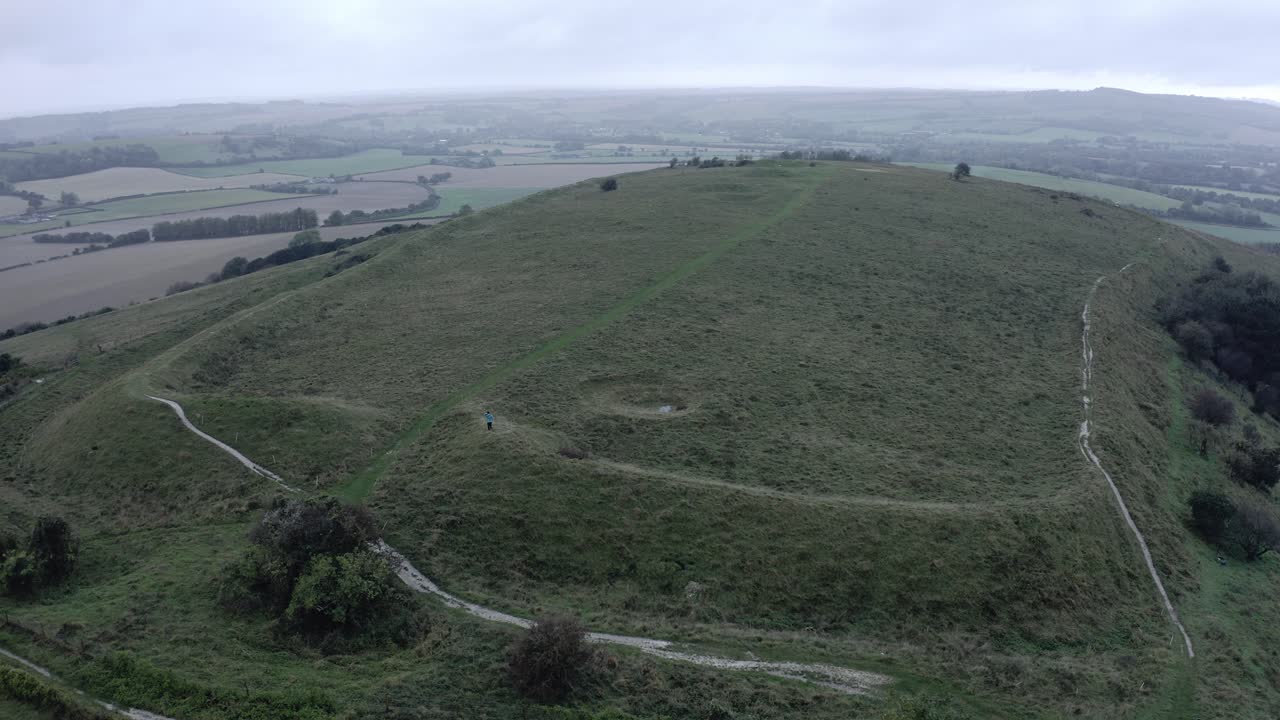 공중 - 사우스 다운스 웨이 및 힐, 이스트 서섹스, 영국, 와이드 라이징 샷