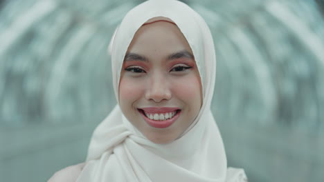 retrato de una mujer con hijab