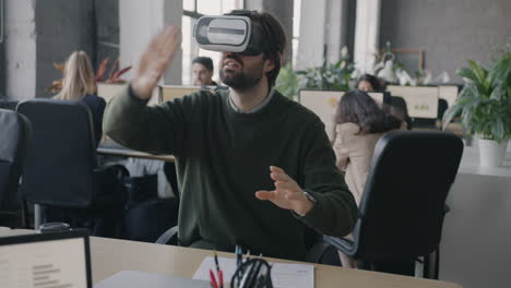 businessman using vr headset in office