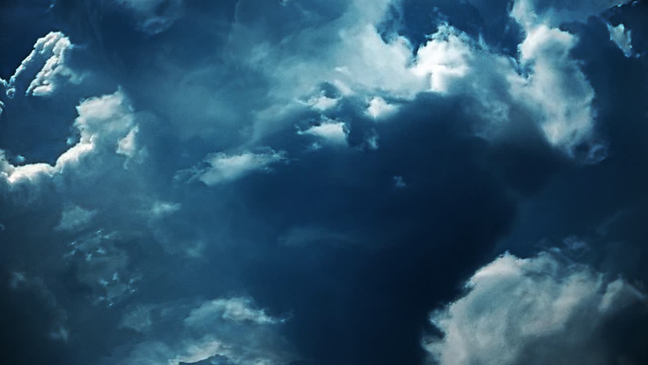 relámpagos en nubes de tormenta