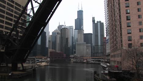 Longshot-De-La-Ciudad-De-Chicago-Skyline-Desde-El-Río