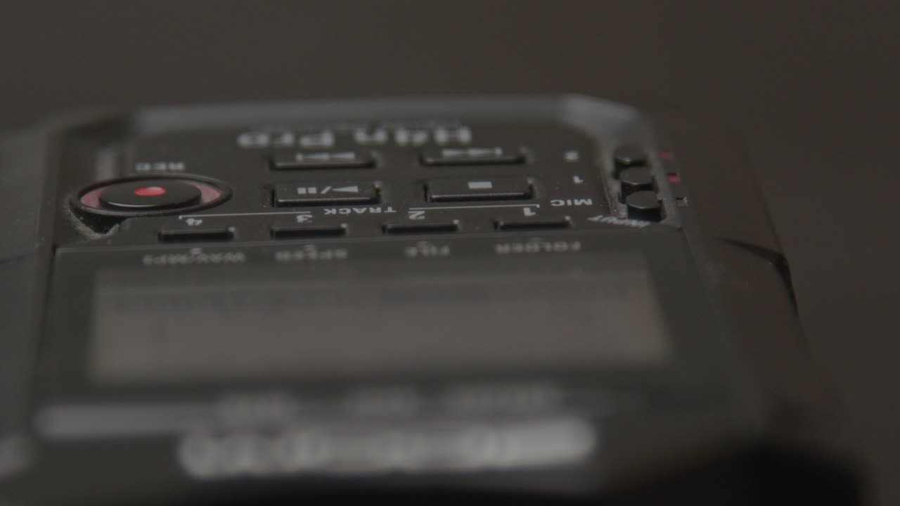 presionar el dedo para detener el grabador de audio portátil