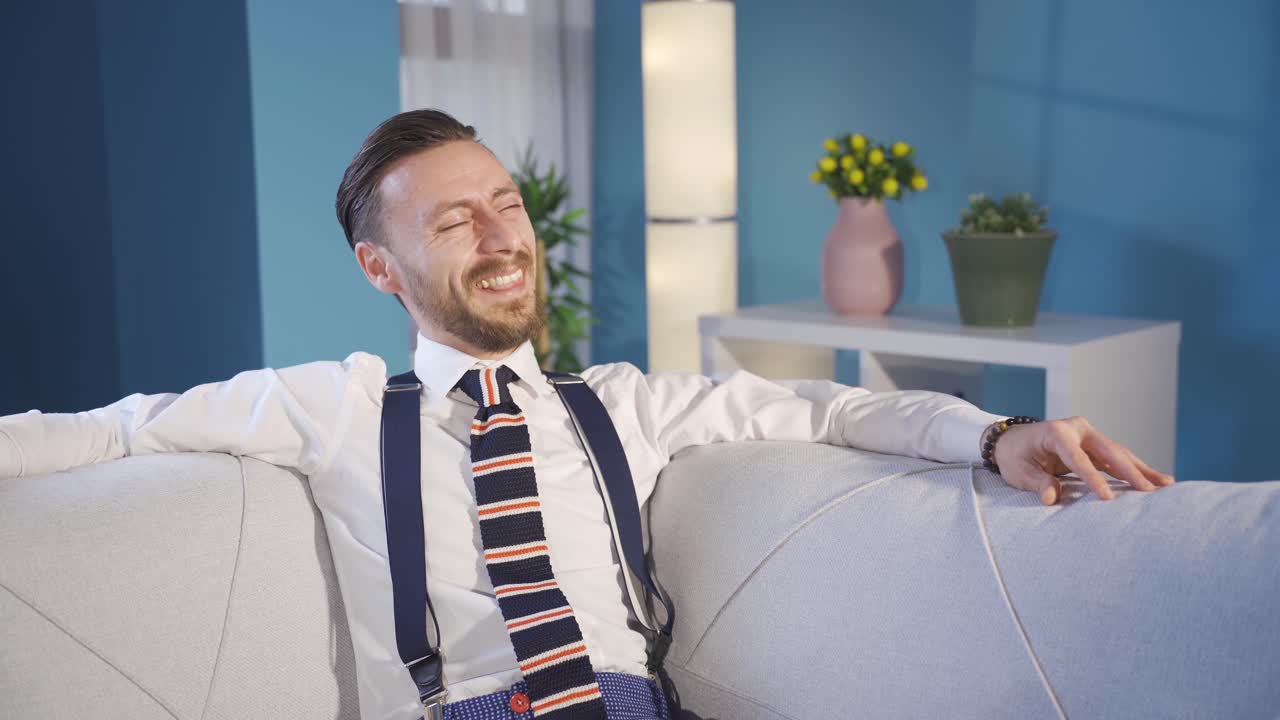 독특한 옷차림 스타일과 라이프 스타일 웃음, 꿈, 희망을 가진 잘생긴 남자