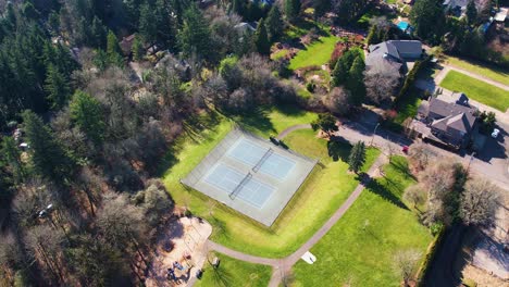 4K-aerial-drone-shots-overlooking-local-Portland,-Oregon-park