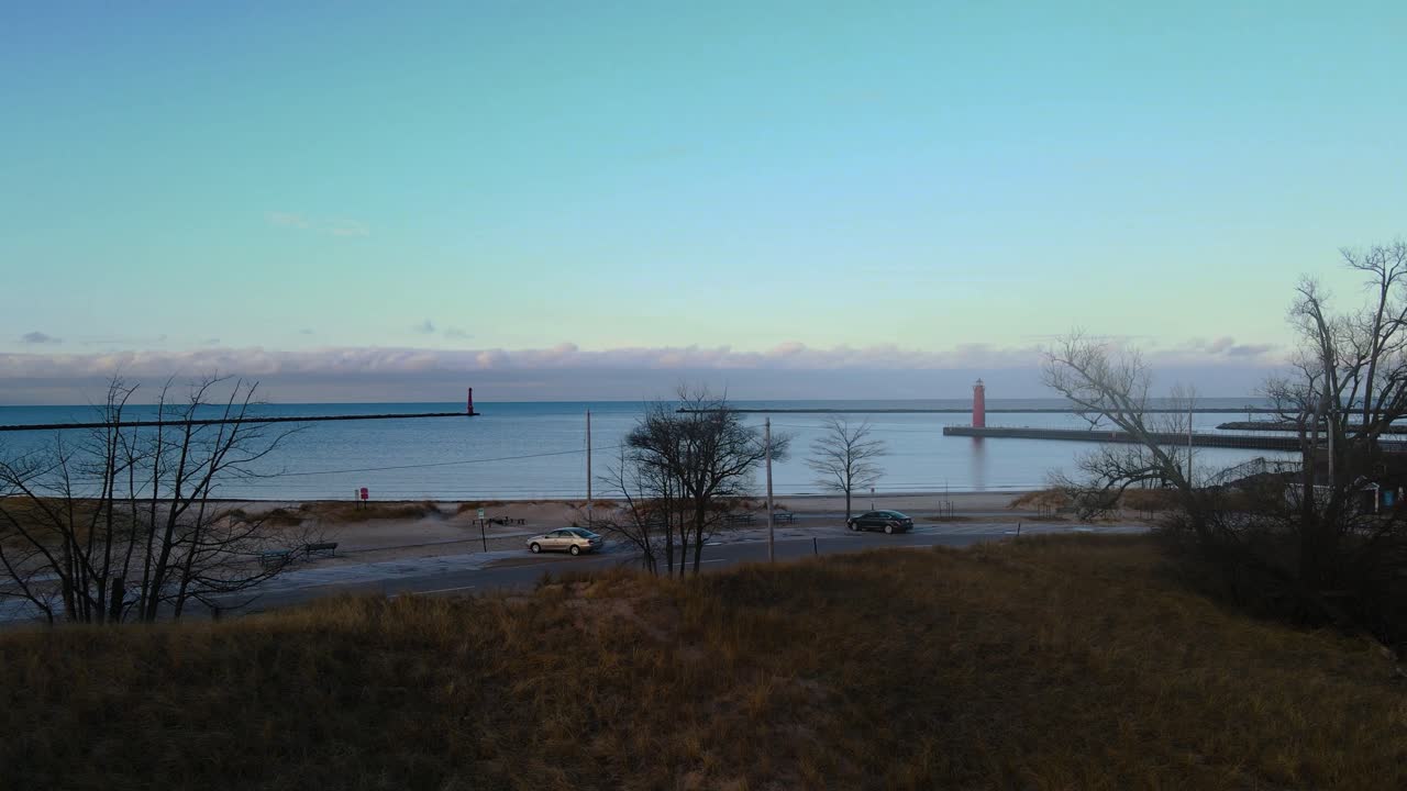 Uma vista aérea da foz do Canal de Muskegon