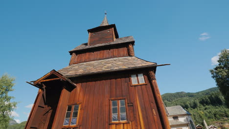 Alte-Holzkirche-Aus-Dem-13.-Jahrhundert-In-Der-Stadt-Torpo-Norwegen-Ein-Erstaunliches-Altes-Gebäude-Perfec