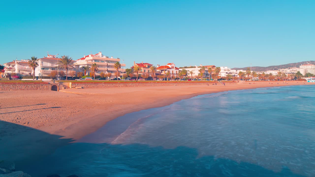 españa mar mediterráneo vista panorámica de la ciudad de sitges 4k time lapse