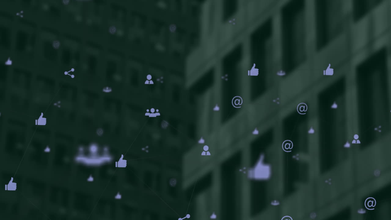 Animazione di una rete di icone digitali su sfondo di vista aerea di un grattacielo