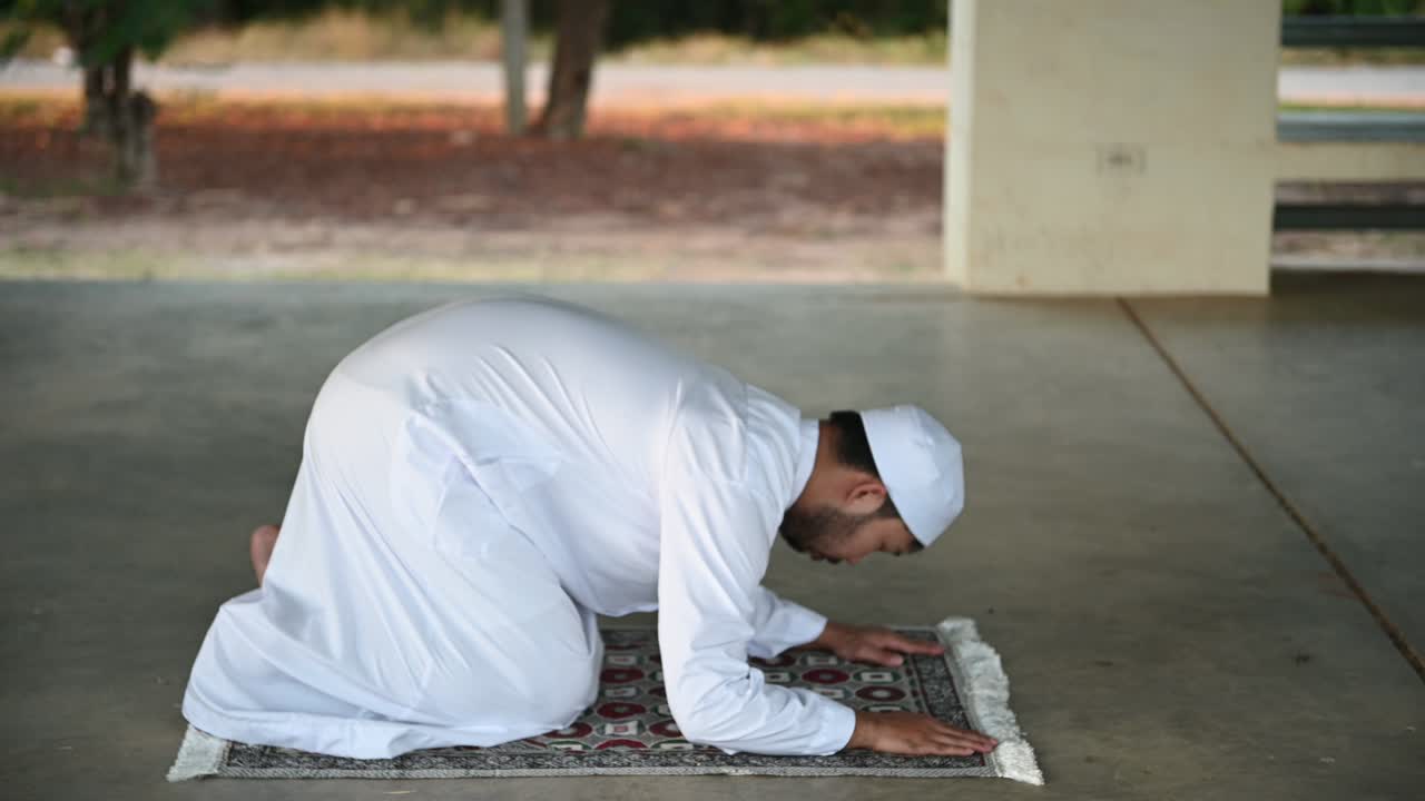 실루 젊은 아시아 무슬림