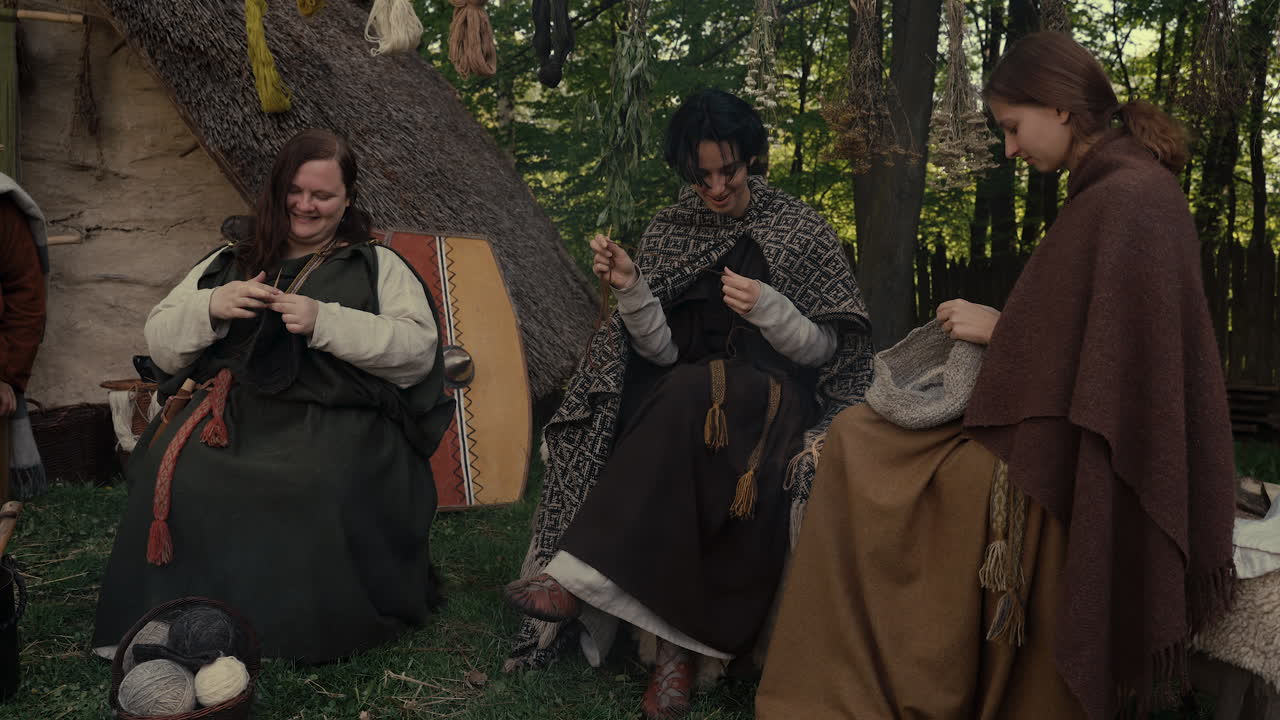Medieval Women Knitting
