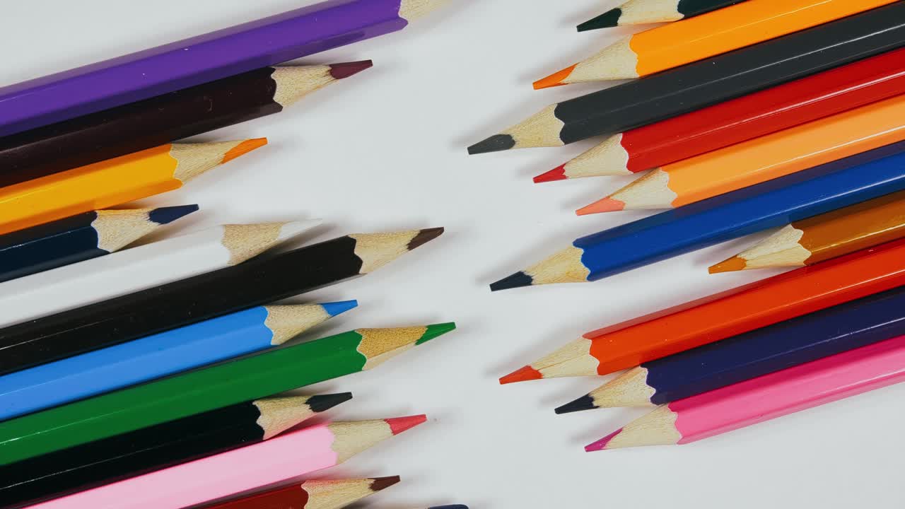 el bolígrafo se sintió en el tocadiscos. el marcador girar girar. girar, crear patrón, hacer el diseño de la forma del círculo. vista superior, colocación plana