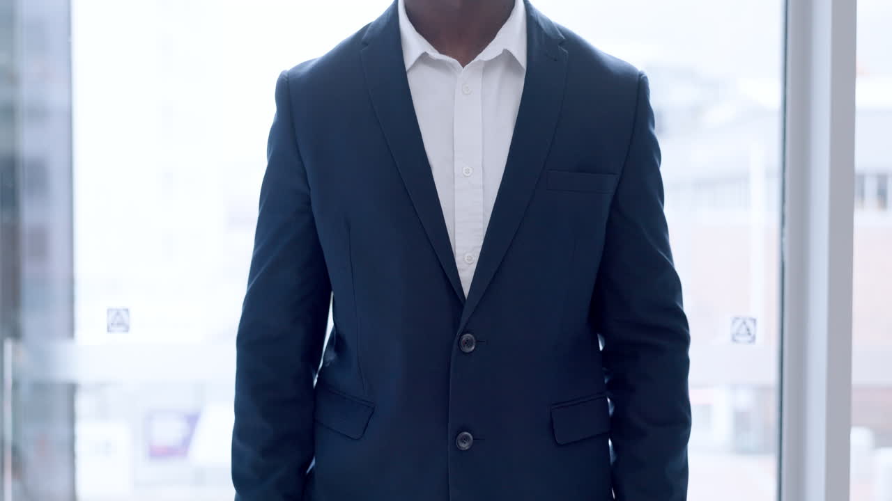 hombre de negocios, manos y donación en el cuidado