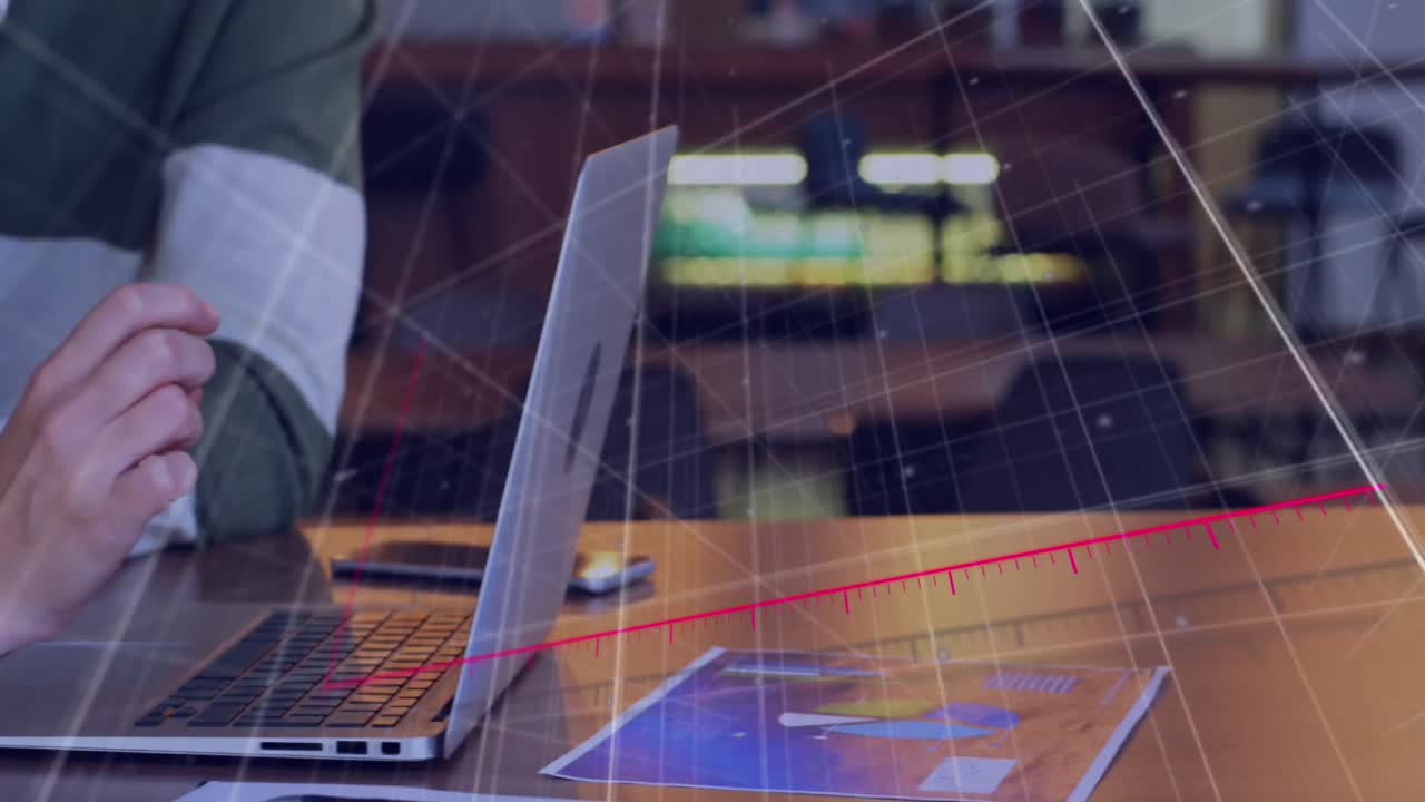 animación de procesamiento de datos estadísticos en la sección media de un hombre y una mujer discutiendo sobre una computadora portátil