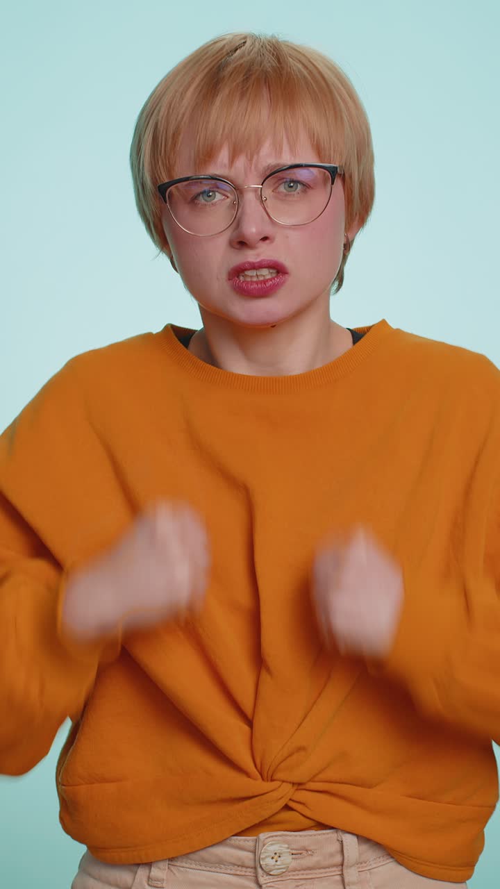 Woman scream stress tension problem feel horror hopelessness fear surprise shock expresses rage