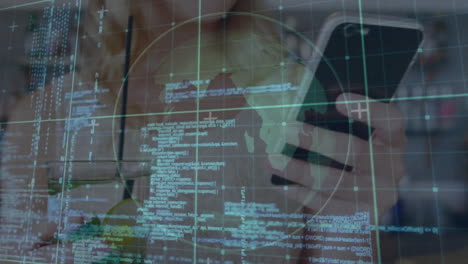 animación de procesamiento de datos y globo sobre mujer caucásica con bebida
