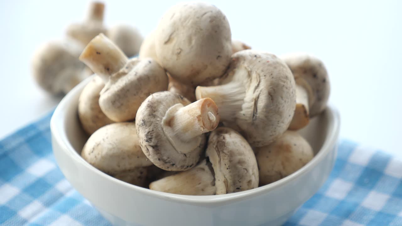 그에 신선한 버섯