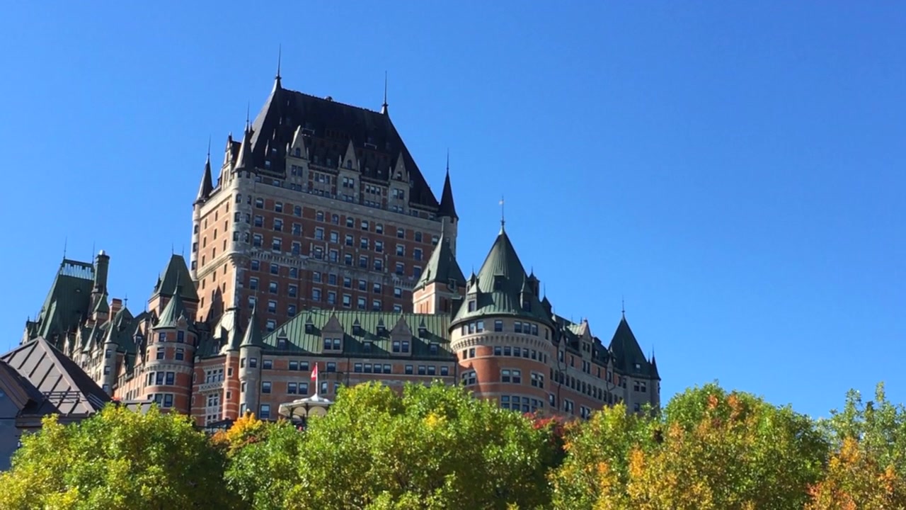Lo Chateau Frontenac e l'hotel storico a Quebec City, Canada. Panoramica, splendida giornata di sole limpida con cielo azzurro