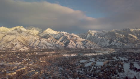 Puesta-De-Sol-Sobre-Las-Montañas-Wasatch-A-Las-Afueras-De-Salt-Lake-City,-Utah