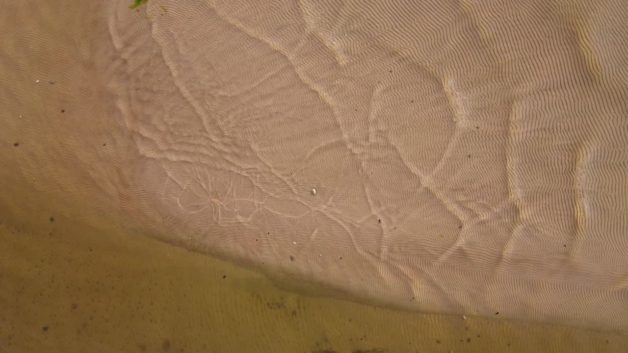 발트 해 연안 veczemju klintis 조감도에서 붉은 사암 절벽