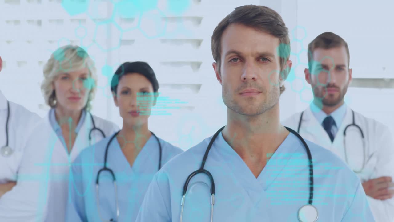 Veri işleme üzerinde farklı milletlerden doktorlar animasyonu.