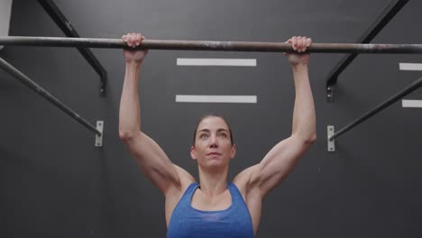 entrenamiento cruzado en un gimnasio