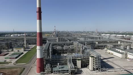 área industrial con refinería de petróleo vista aérea