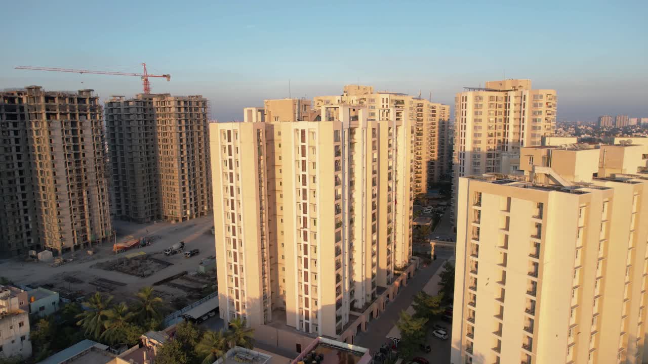 edificios propiedad de la corporación de vivienda tamil nadu que están situados en el centro de chennai