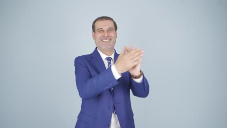 el hombre de negocios aplaudió.