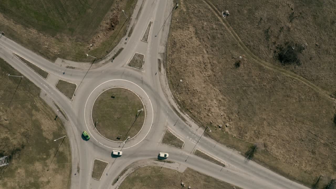 vista aérea del cruce de la carretera de la rotonda del círculo de tráfico, vista de arriba