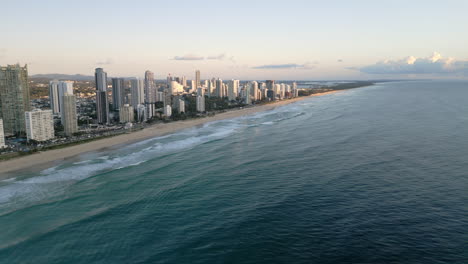 Drohnenantenne-Hauptstrand,-Gold-Coast,-Queensland,-Australien