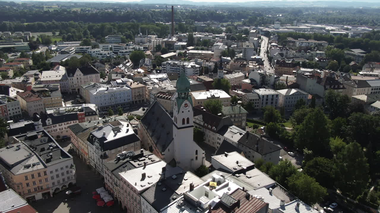 Aerial shot of the city Rosenheim flying towards theNeo-gothic St. Nikolaus Church showing more detailof the old beautiful building and ending in a top downscenario with a good view of the roof