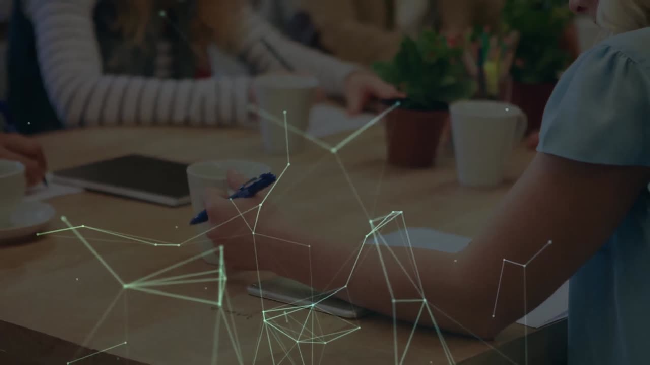 카우카스계 사업가들이 쓰는 데이터 처리의 애니메이션