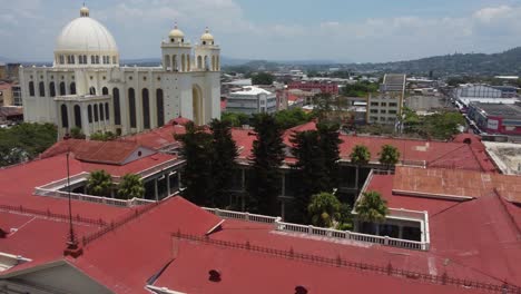 Flyover-of-the-National-Palace-to-San-Salvador-Cathedral,-El-Salvador